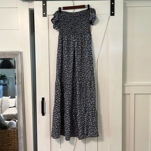 *Never Worn* Off the shoulder maxi dress with slit